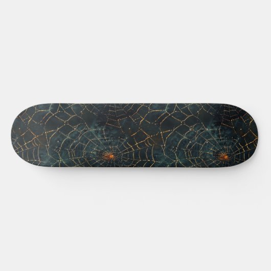 Cool Zwart en Gouden Spin Web Design Skateboard (Horizontaal)