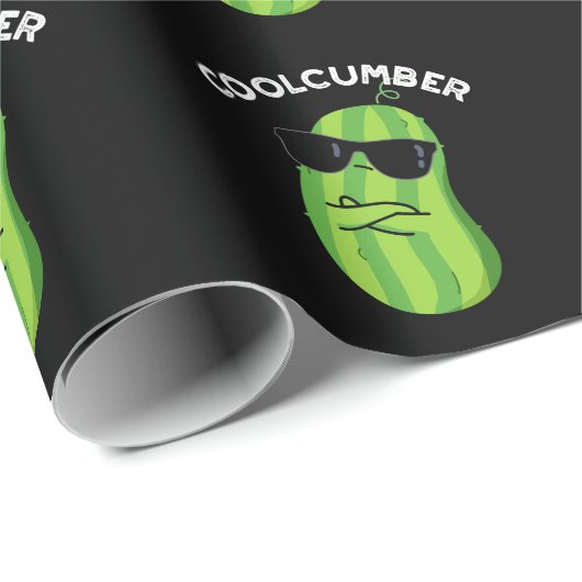 Coolcumber Funny Veggie Cucumber Pun Dark BG Cadeaupapier (Rol Hoek)