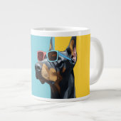Coole Dobermann met zonnebril Grote Koffiekop (Voorkant rechts)
