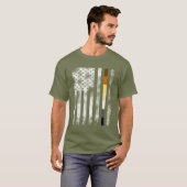 Coole getergde beer trots op witte Amerikaanse vla T-shirt (Voorkant volledig)