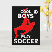 Coole jongens spelen voetbal kaart (Gele Bloem)