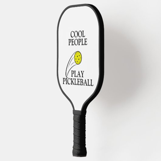 Coole mensen spelen Pickleball Paddle (Links)