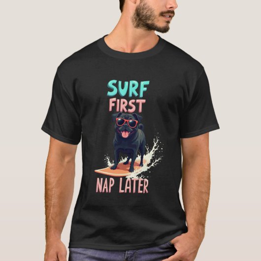 Coole Pug Surfende Hond T-shirt (Voorkant)