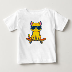 Coole skateboardende kat die een zonnebril draagt