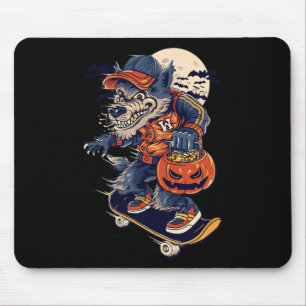 Coole skateboarding wolf met een Halloween pompoen Muismat