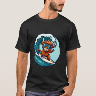 Coole surfende Schotse Hooglanders Koe met zonnebr T-shirt