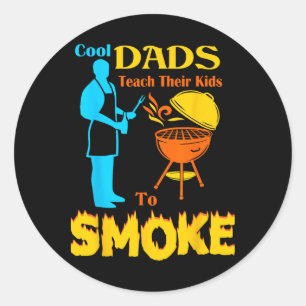 Coole vaders leren hun kinderen om Byrbecue BBQ te Ronde Sticker