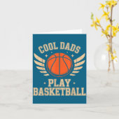 Coole vaders spelen basketbal illustratie kaart (Gele Bloem)