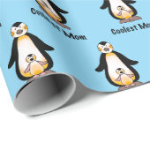 Coolest Mom Penguin Family Design Cadeaupapier (Rol Hoek)
