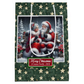 Coolest Mrs Claus Classic Red Christmas Gift Bag Medium Cadeauzakje (Achterkant)