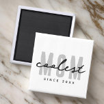 Coolste mam sinds 20XX moderne eenvoudige preppy Magneet<br><div class="desc">Dit eenvoudige en moderne ontwerp bestaat uit san serif typografie.</div>