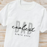 Coolste papa sinds 20XX moderne eenvoudige preppy T-shirt<br><div class="desc">Dit eenvoudige en moderne ontwerp bestaat uit san serif typografie.</div>