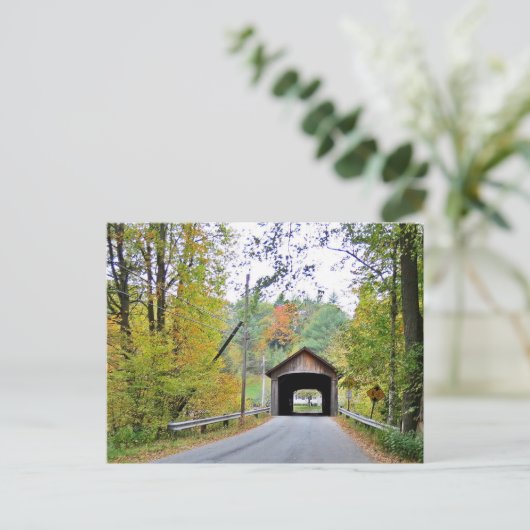 Coombs bedekte brug tussen de bomen briefkaart (Staand voorkant)