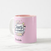 coördinator chaos | Mom Life | Grappige Moederdag Tweekleurige Koffiemok (Voorkant links)