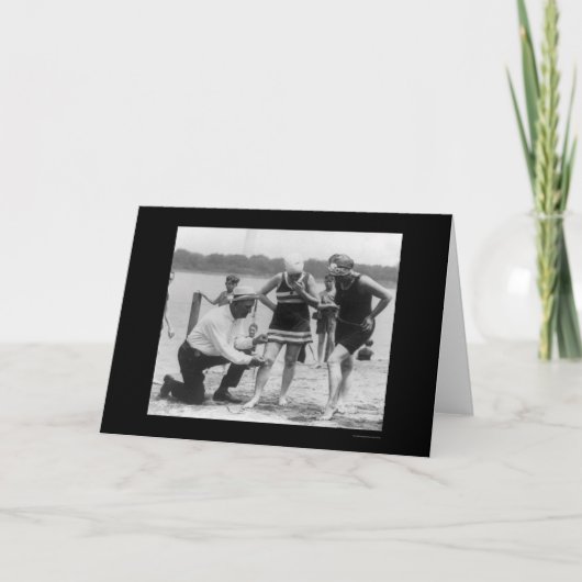 Cop Measuring Swimsuit Length 1922 Kaart (Voorkant)