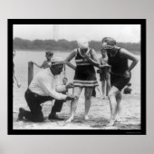 Cop Measuring Swimsuit Length 1922 Poster (Voorkant)