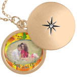 Copa de Oro Love Goud Vergulden Ketting<br><div class="desc">Schilderij "Copa de Oro" Collectie personaliseren op de productpagina of klik op de knop "Aanpassen" voor meer ontwerpopties. Het ketting komt aan in een speciale zwarte viltzak die perfect is om cadeau te geven. Het ontwerp van mijn schilderij "Copa de Oro" neemt een scène van een foto die mijn vriend...</div>