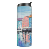 Copenhagen in a shining day, colorful buildings an thermosbeker (Gedraaid links)