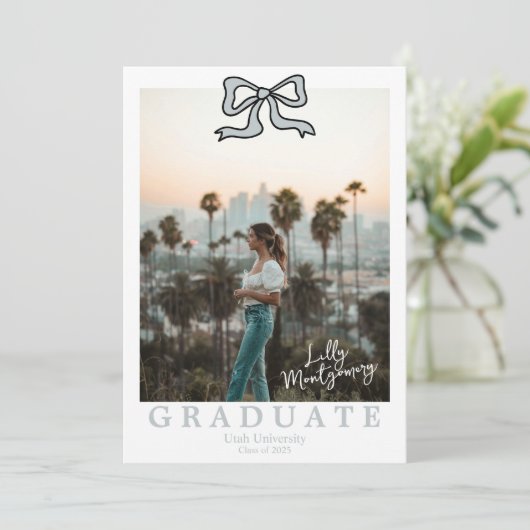 Coquette Baby Blue Foto Afstuderen Aankondiging (Staand voorkant)