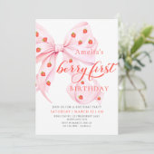Coquette Berry Eerste Verjaardag Aardbei Uitnodigi Kaart (Staand voorkant)