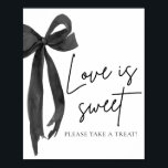 Coquette Black Bow Love is Sweet Treat Favoriet Si Poster<br><div class="desc">De Coquette Black Bow Love is Sweet Treat Favor Sign voegt een vleugje charme en sophisticatie toe aan je vrijgezellenfeest of speciale gebeurtenis. Met een stijlvol ontwerp van de zwarte strik en de uitdrukking "Love is Sweet", is dit bord perfect voor het benadrukken van uw traktatie- of gunsttafel. Het is...</div>