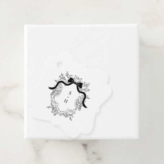 Coquette Bow Crest Monogram Franse bruiloft Bedankjes Labels (In situ)