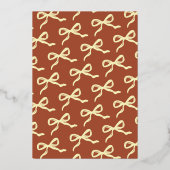 Coquette Bow Retro Trouwfoto Sla de datum op Folie Uitnodiging (Achterkant)