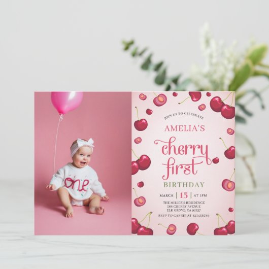 Coquette Cherry eerste verjaardag foto uitnodiging (Staand voorkant)