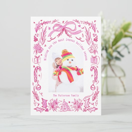 Coquette Christmas Family Foto Rood Roze Doodle Feestdagenkaart (Staand voorkant)