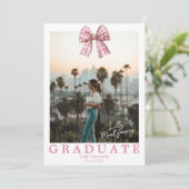 Coquette Gingham Bow Foto Afstuderen Aankondiging (Staand voorkant)