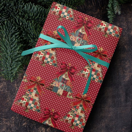 Coquette patchwork kerstbomen rode polka stippen cadeaupapier