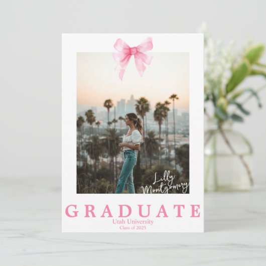 Coquette Pink Ribbon Foto Afstuderen Aankondiging (Staand voorkant)