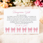 Coquette Roze Bow Honeymoon Wens Vrijgezellenfeest Informatiekaartje<br><div class="desc">Deel uw huwelijksreis wensen met deze charmante Coquette Pink Bow Honeymoon Wish Vrijgezellenfeest Kaart. Met een rij delicate handgetekende roze bogen langs de onderkant, biedt deze kaart gasten de mogelijkheid om bij te dragen aan het huwelijksreisfonds van het paar in plaats van traditionele geschenken. De zachte blush tonen en het...</div>