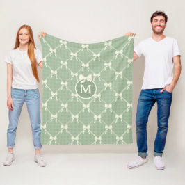 Coquette Strikjes Gingham Monogram Crème Saliegroe Fleece Deken