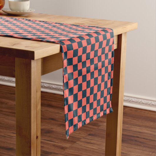 Coral and navy checkerboard pattern korte tafelloper (Voorbeeld)