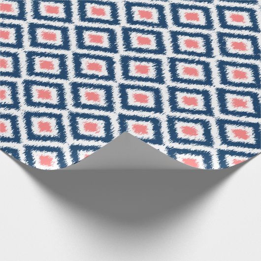 Coral Blue Diamonds Ikat Pattern Cadeaupapier (Hoek)