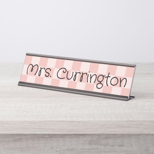 Coral Blush Checkered Leraar Bureau Naambordje (Voorkant)
