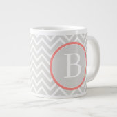 Coral Chevron Monogram Grote Koffiekop (Voorkant rechts)