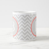 Coral Chevron Monogram Grote Koffiekop (Voorkant)