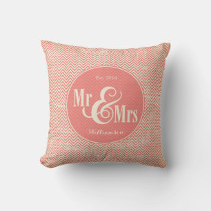 Coral Chevron "Mr & Mrs." pillow, gepersonaliseerd Kussen