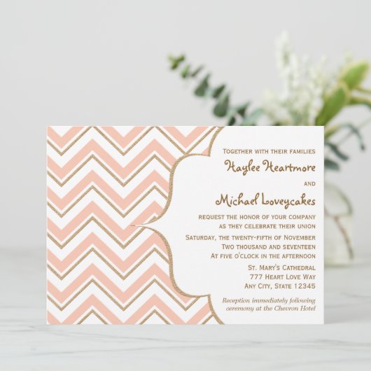 Coral en Gold Chevron Wedding Kaart (Staand voorkant)