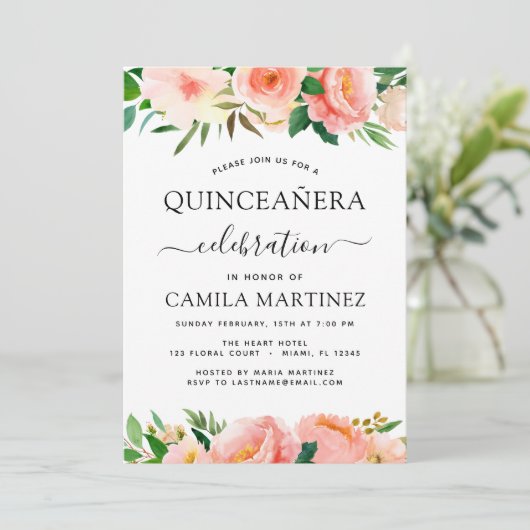 Coral Peach Floral Quinceañera Greenery Invitation Kaart (Staand voorkant)