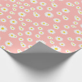 Coral Pink Boho Spring Daisies Pattern Cadeaupapier (Hoek)
