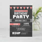 Coral Pink Chevron Chalkboard Birthday Uitnodiging (Staand voorkant)