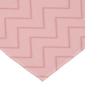 Coral Pink Chevron Tafelkleed (Gekanteld)