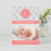 Coral Pink Modern Monogram Aangepast Foto Baby Aankondiging (Staand voorkant)