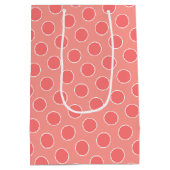 Coral Polka Dot Designer Medium Cadeauzakje (Achterkant)