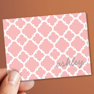 Coral Quatrefoil Pattern met persoonlijke naam Post-it® Notes