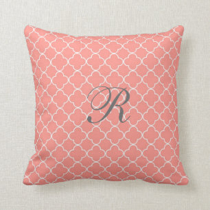 Coral Quatrefoil Pattern Monogram Pillow Kussen
