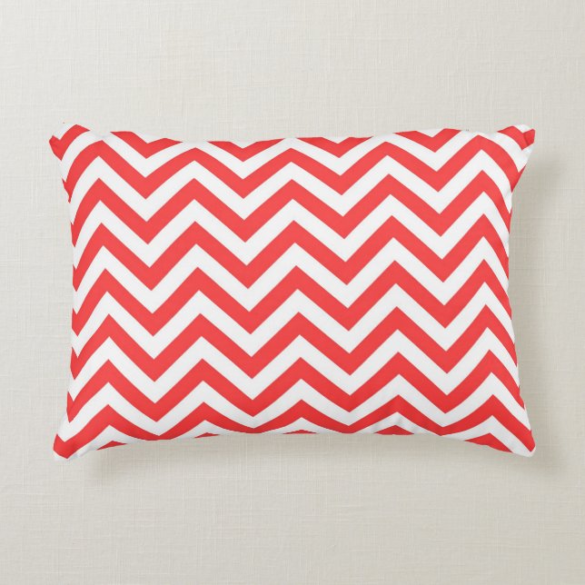 Coral Red en White Large Chevron ZigZag Pattern Decoratief Kussen (Voorkant)